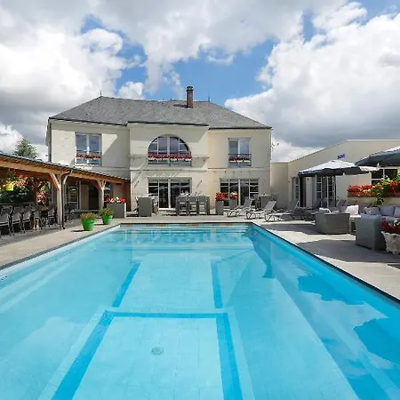 Pierre, The Originals Relais Hotel Rosieres-Pres-Troyes